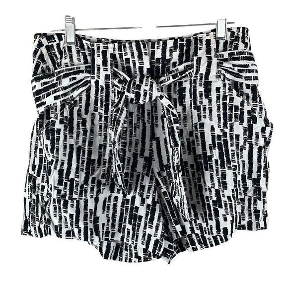 Lightweight Belted Printed Shorts 6 - Picture 1 of 12